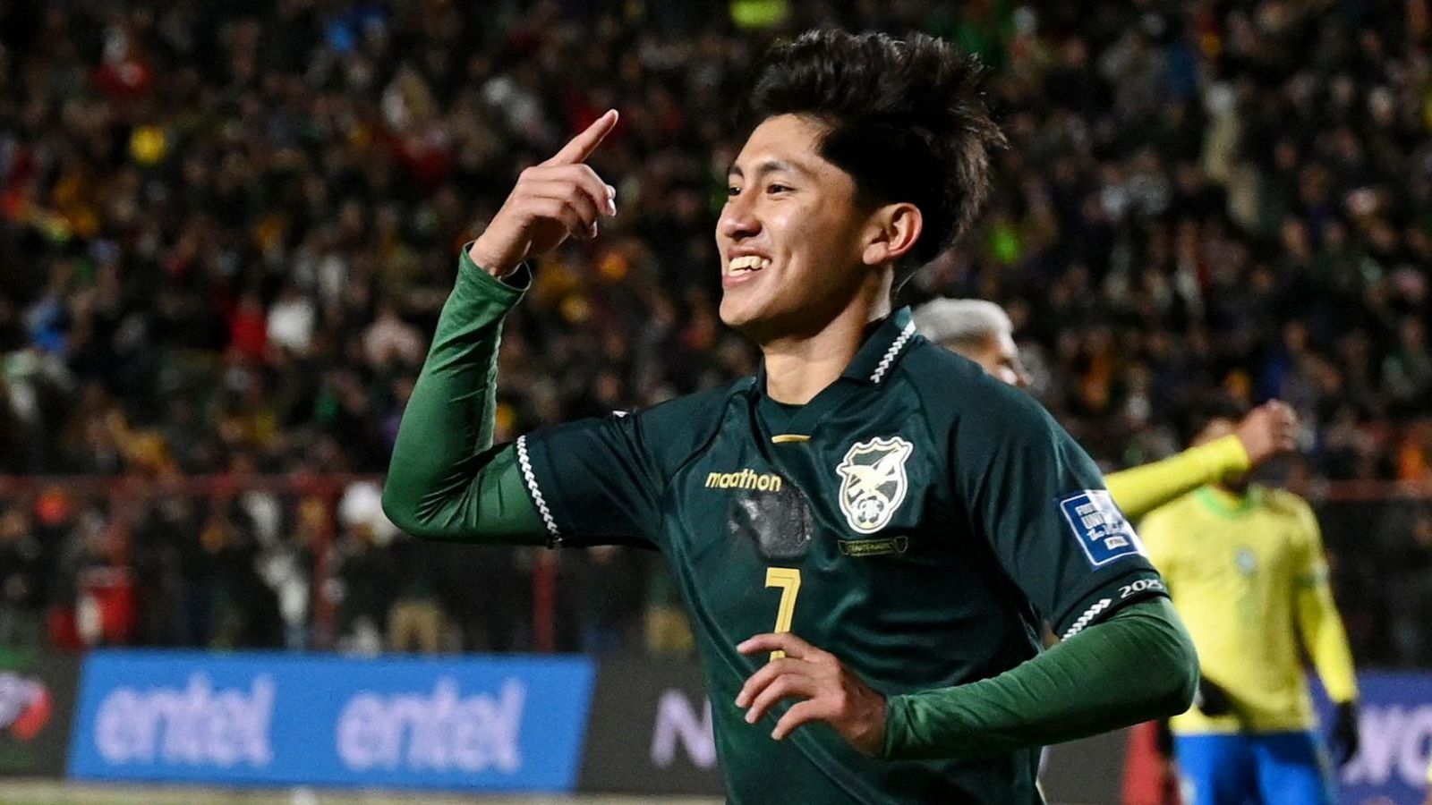 Miguel Terceros celebrando el gol que le dio el paso al repechaje del Mundial 2026 a Bolivia