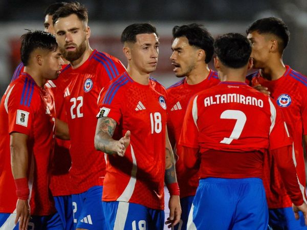 Plantel de la Selección Chilena tras empatar ante Uruguay