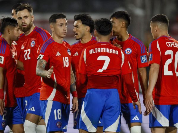 Paulo Díaz fue blanco de las críticas de los hinchas tras fracaso de La Roja