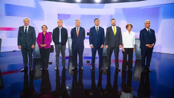 El primer debate televisivo que enfrentó a los 8 candidatos