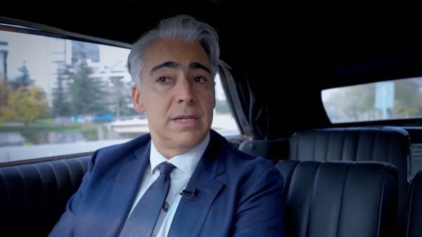 Marco Enríquez-Ominami en Car-Curo a La Moneda