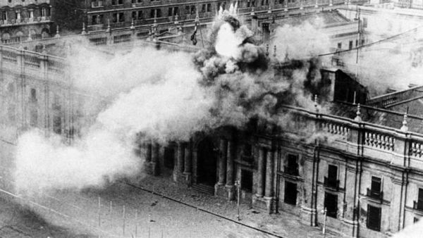 Candidatos presidenciales en primer debate televisivo.