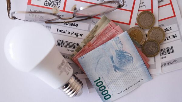 Ampolleta y cuentas de la luz. Resultados Subsidio Eléctrico 2025.
