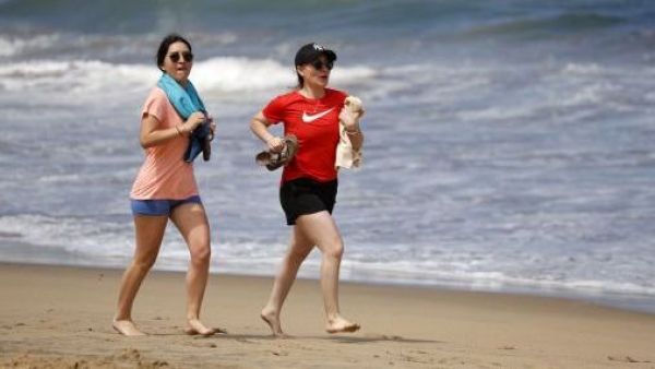 Mujeres corriendo viaje