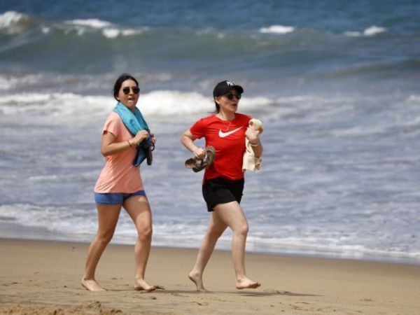 Mujeres corriendo viaje