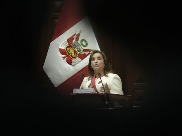 Presidenta del Perú busca un octavo retiro de las AFP