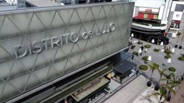 PARQUE ARAUCO KARL LAGERFELD