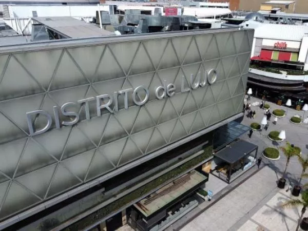 PARQUE ARAUCO KARL LAGERFELD