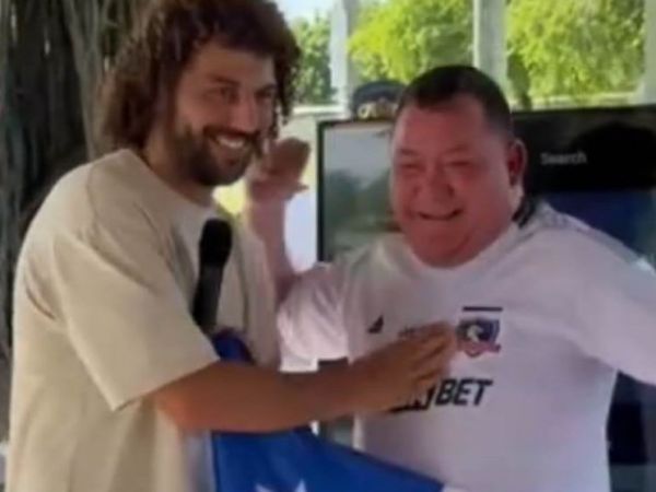 Maximiliano Falcón celebrando el 18 de septiembre junto a hinchas de Colo Colo en Miami.