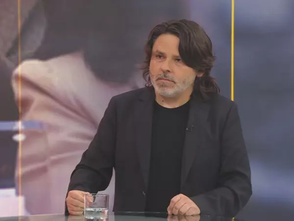 Alberto Mayol en Vía Pública