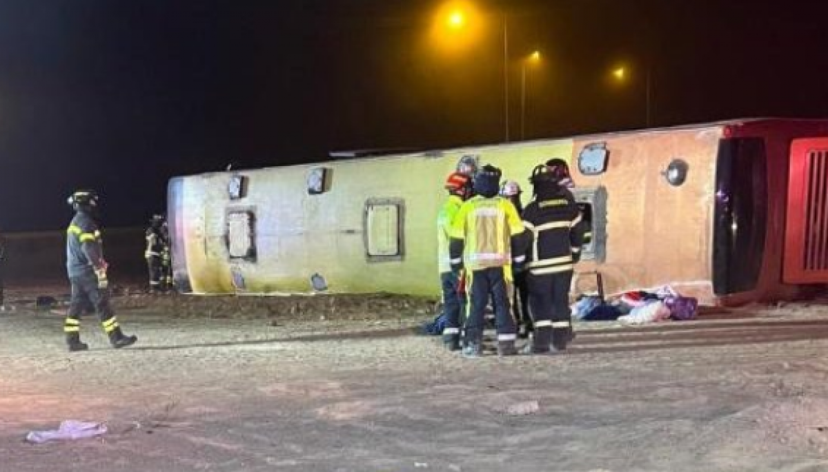 Tres muertos y varios heridos deja volcamiento de bus en Copiapó | 24horas