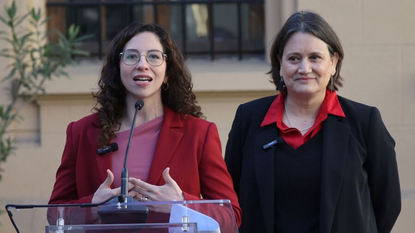 Gael Yeomans y Laura Albornoz, voceras del comando de Jeannette Jara