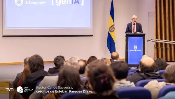 Rector Carlos Saavedra presentando [genIA].