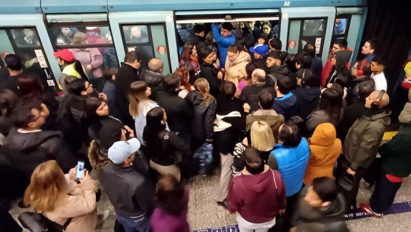 7 estaciones de la Línea 1 cerradas por caída de persona