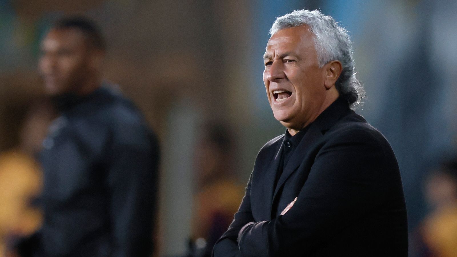 Néstor Gorosito dirigiendo a Alianza Lima frente a la Universidad de Chile por Copa Sudamericana