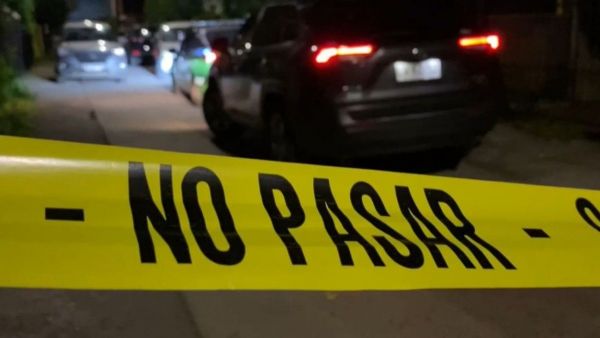 Patrulla de Carabineros con cinta de 