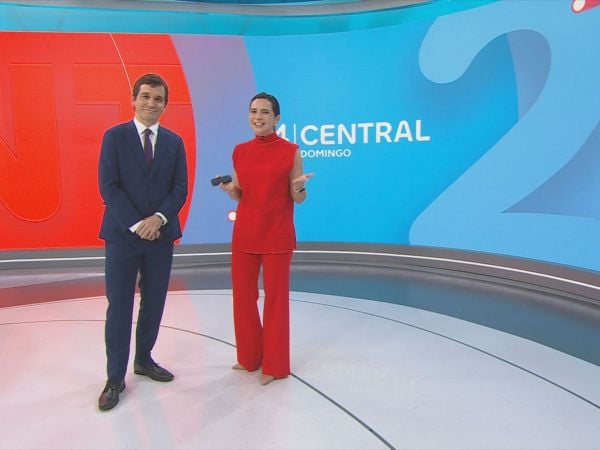 Conductores Andrés Vial y Valentina Reyes.