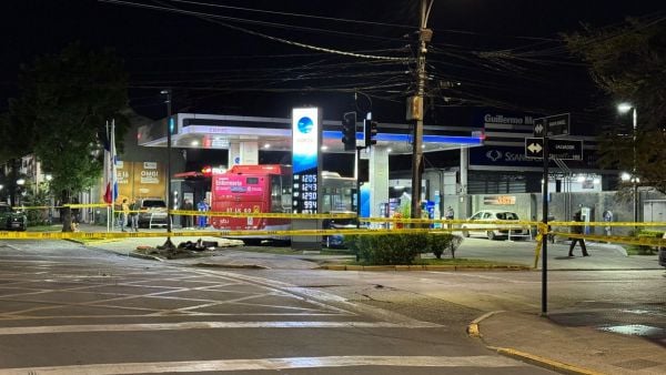Zona del accidente en bencinera de Providencia.