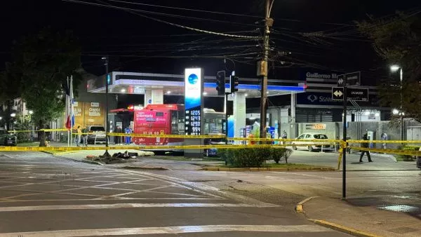 Zona del accidente en bencinera de Providencia.