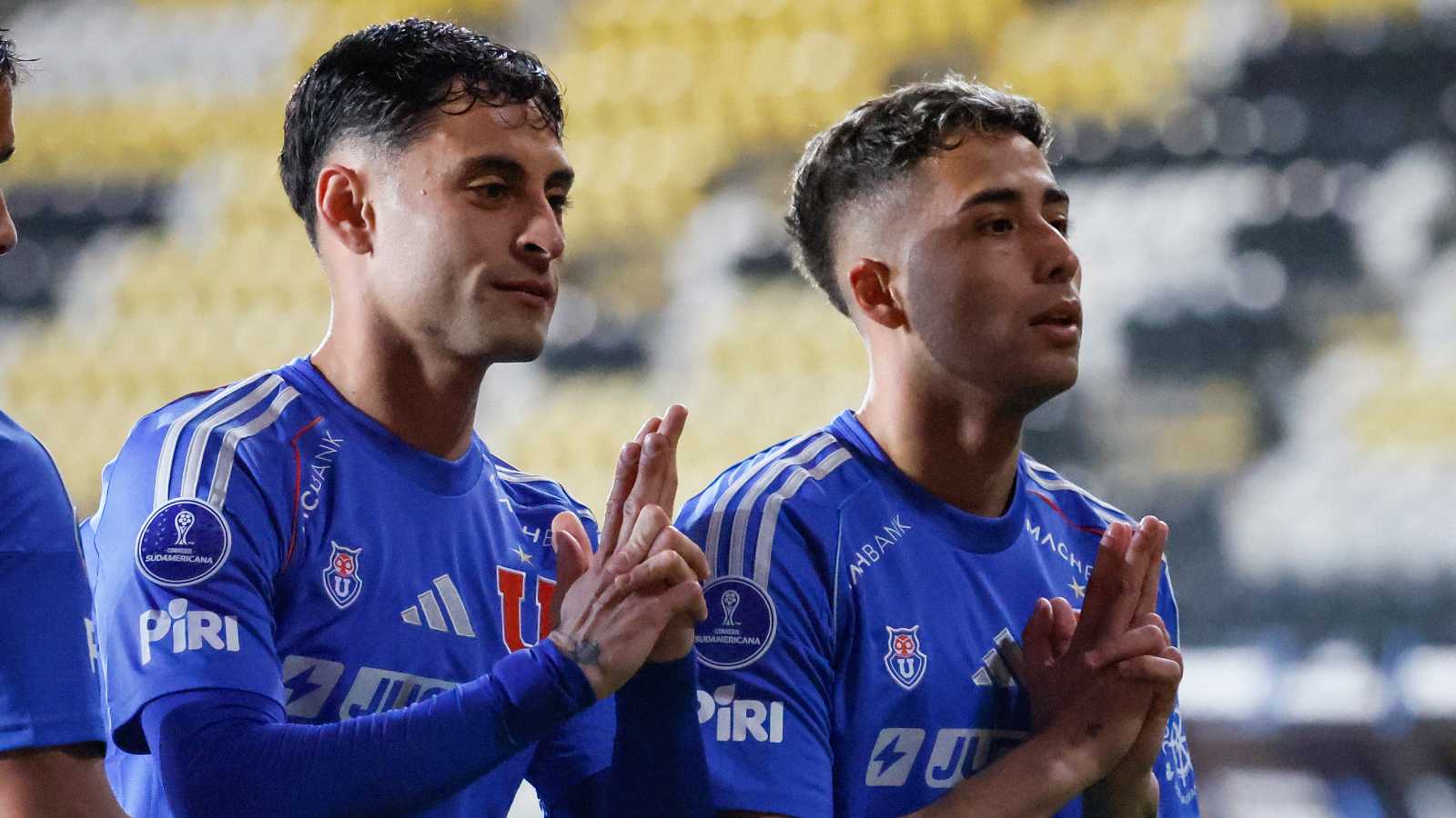 Javier Altamirano y Lucas Assadi celebrando el primer gol ante Alianza Lima por la Copa Sudamericana 2025