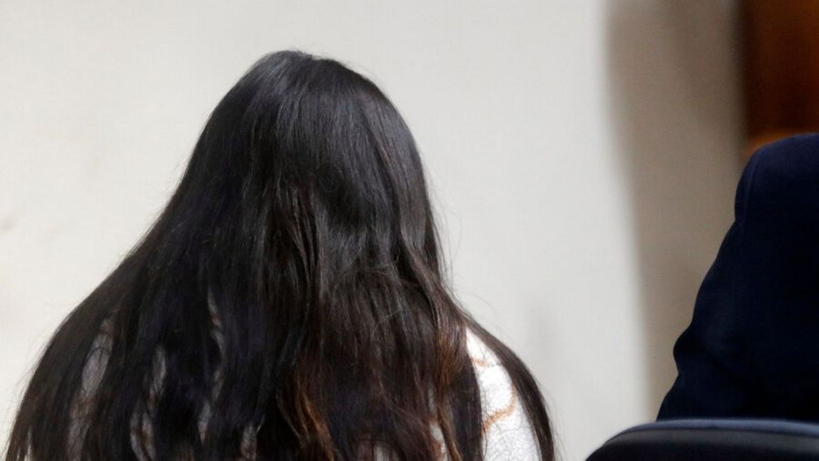 Mujer estafó con $43 millones a su abuela de 95 años
