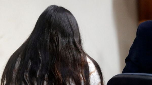 Mujer estafó con $43 millones a su abuela de 95 años