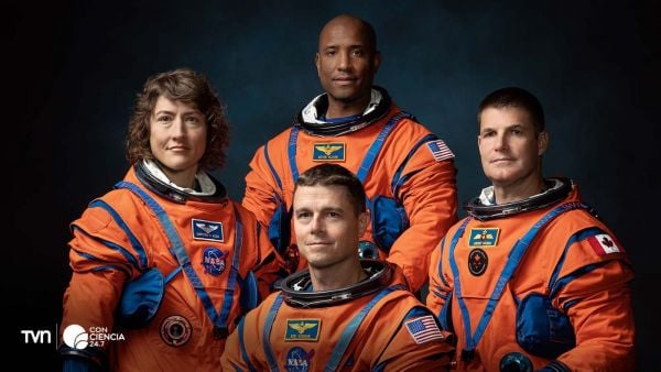 Astronautas de la misión Artemis II entrenando para el regreso humano a la Luna en 2026.