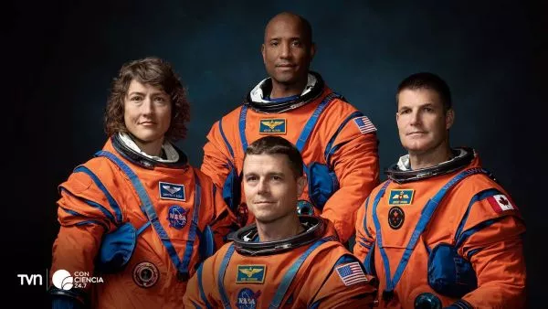 Astronautas de la misión Artemis II entrenando para el regreso humano a la Luna en 2026.