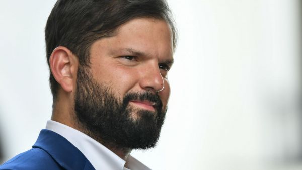 Boric responde Kast: 