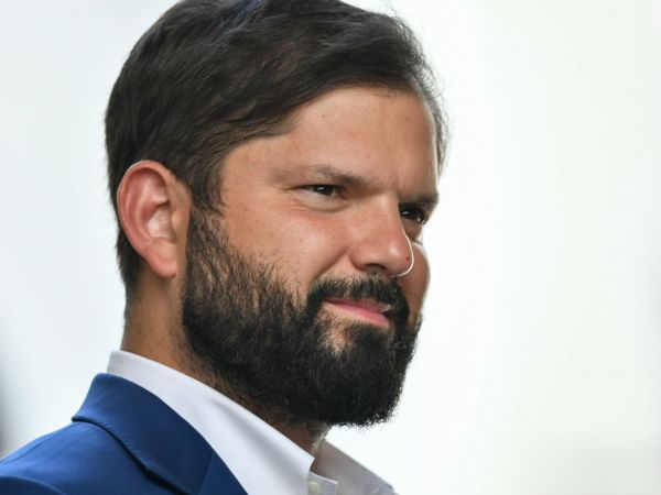 Boric responde Kast: 