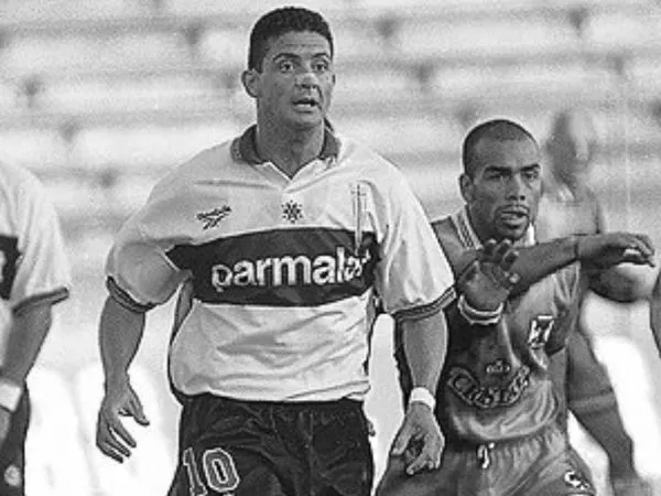 Edú Manga en su etapa como jugador de Universidad Católica en 1998