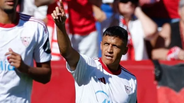 Alexis Sánchez celebrando su gol ante el Barcelona