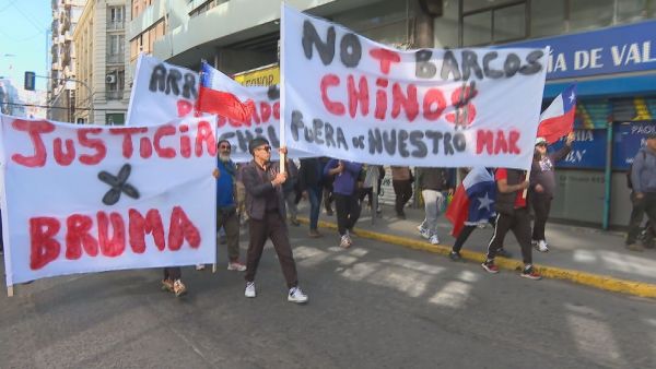 Denuncian llegada de flotas extranjeras pescando en costas chilenas