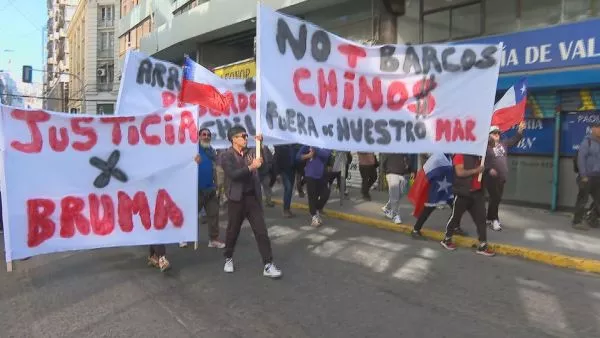 Denuncian llegada de flotas extranjeras pescando en costas chilenas