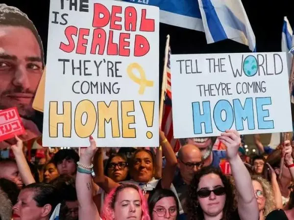 Tras el alto al fuego entre Israel y Hamás, centenares esperan la liberación de unos 20 rehenes en poder del movimiento islamista palestino. (11.10.2025)