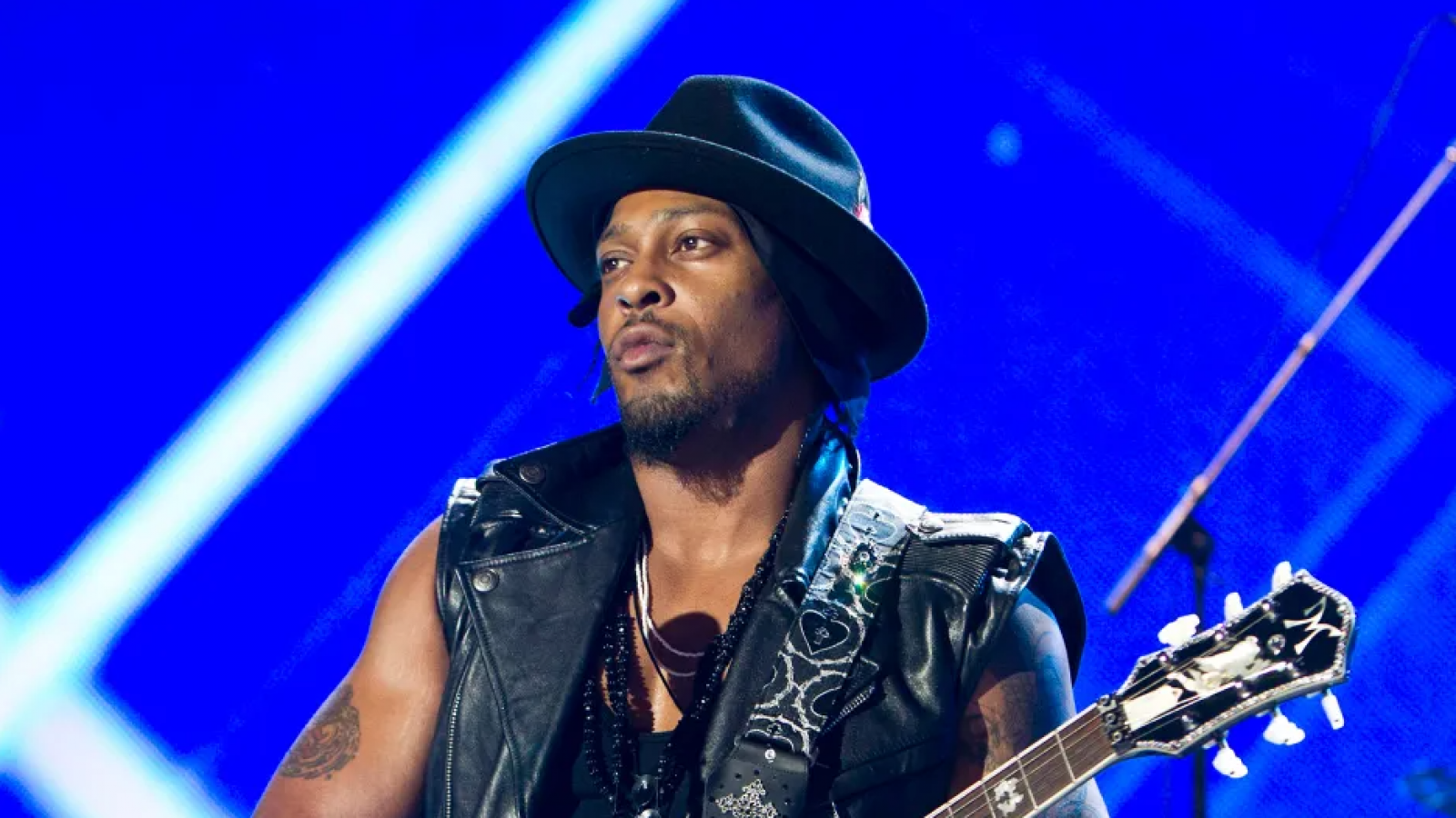 Muere cantante D’Angelo