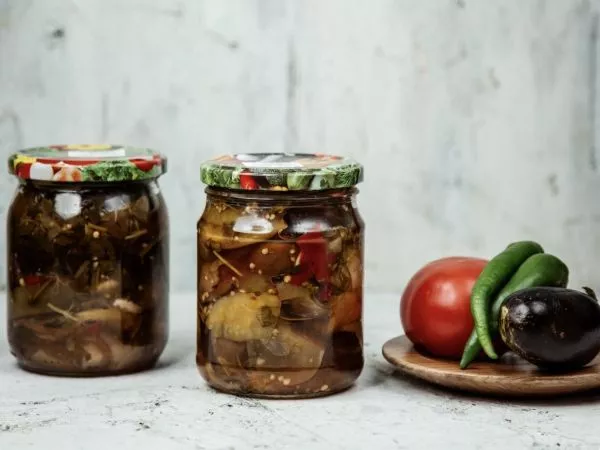 Frascos de conservas cerrados