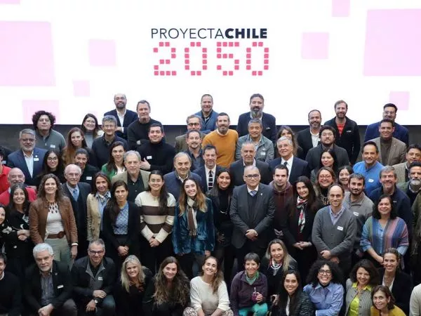 Representantes de Proyecta Chile 2050 presentan propuestas transversales a candidatos presidenciales para construir una visión común del país.