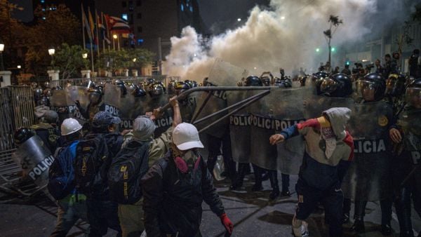 Incidentes frente a Congreso de Perú