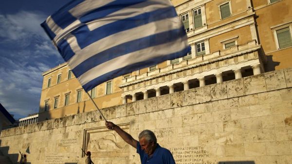 Grecia aprueba aprueba extender jornada laboral hasta las 13 horas diarias