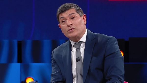 Parisi por overoles blancos