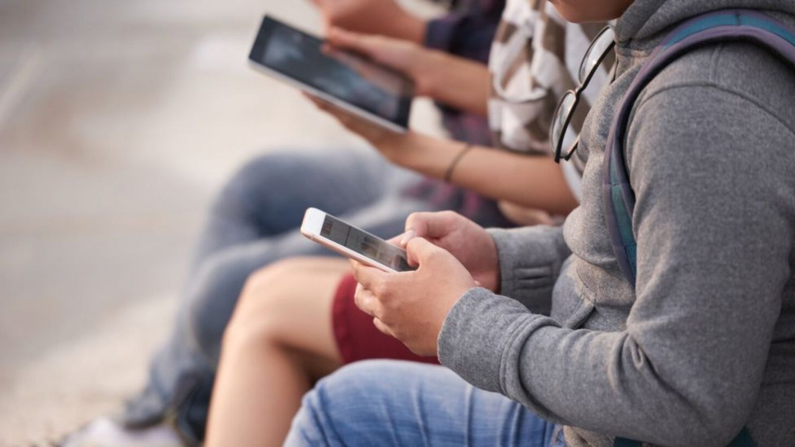 Proyecto de ley que prohíbe celulares en colegios
