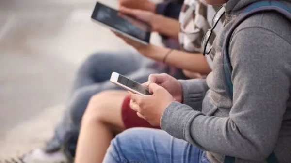 Proyecto de ley que prohíbe celulares en colegios