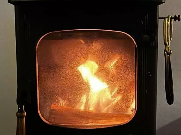 Estufa a leña foto referencial.