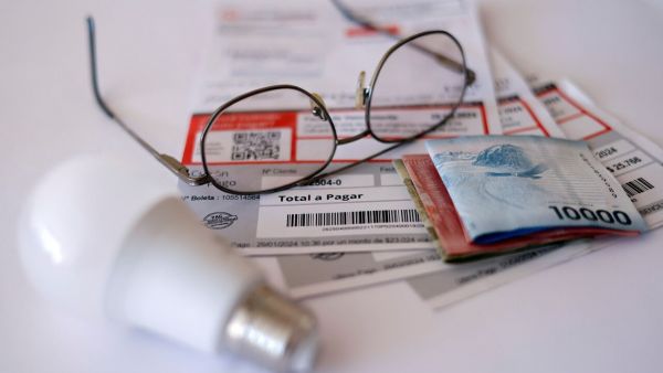 Avances en reposición de dinero por alzas en cuentas de la luz