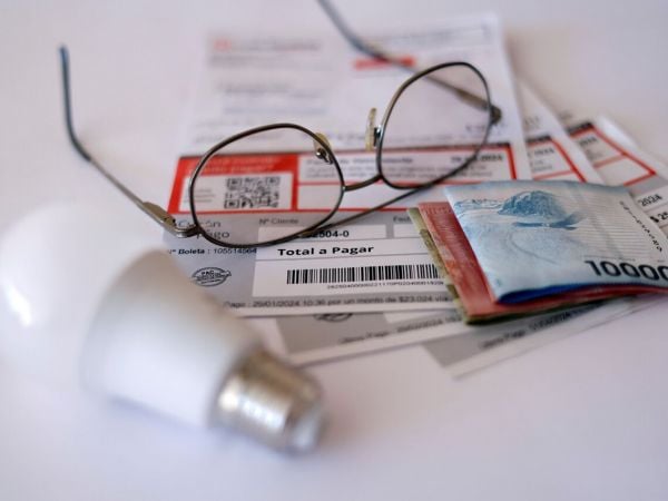 Avances en reposición de dinero por alzas en cuentas de la luz