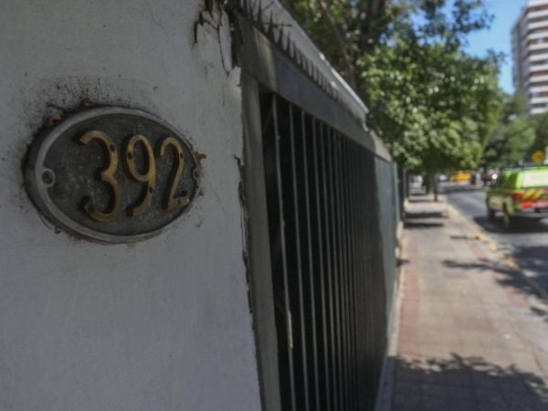 Fiscalía decide no perseverar en investigación por fallida compra de casa de Salvador Allende