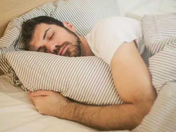 Persona durmiendo. Foto referencial.