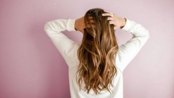 Factores que explican la caída difusa del cabello en mujeres chilenas