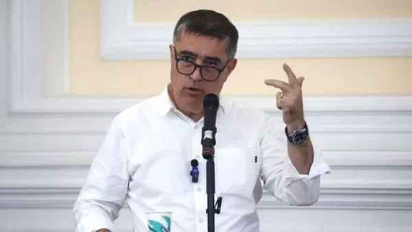 Desbordes responde a embargo contra Santiago por Sierra Bella